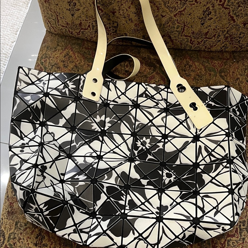 NZXT Geometric Black and White Tote